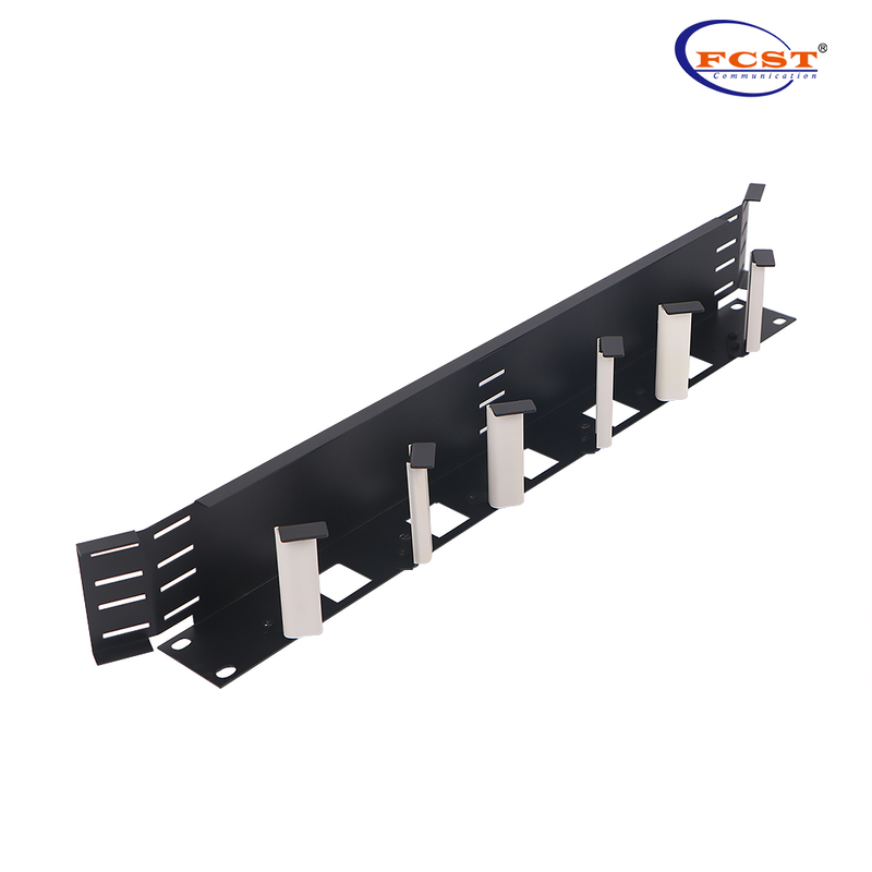 O organizador FCST-Horizontal 19 "e será instalado em 23 " "por adaptadores de dispositivo. eles. Ele tem uma fixação de velcro nas extremidades para os cabos. A barbatana frontal tem fins de identificação que o organizador possui orifícios frontais para a passagem de saltadores para a parte traseira do distribuidor. Inclui todos os fixadores necessários. "