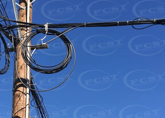 Cabo de fibra a&eacute;rea-1