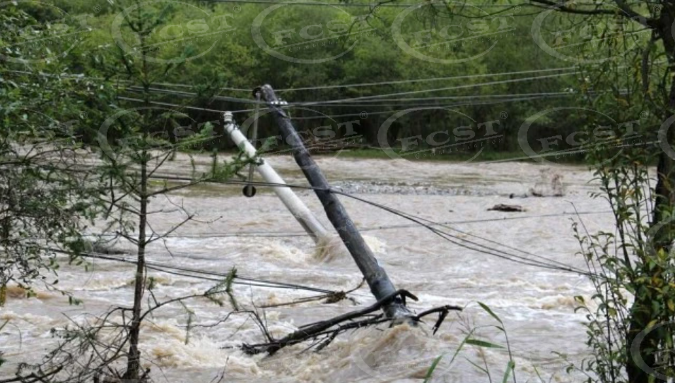 Cabo de fibra a&eacute;rea-1