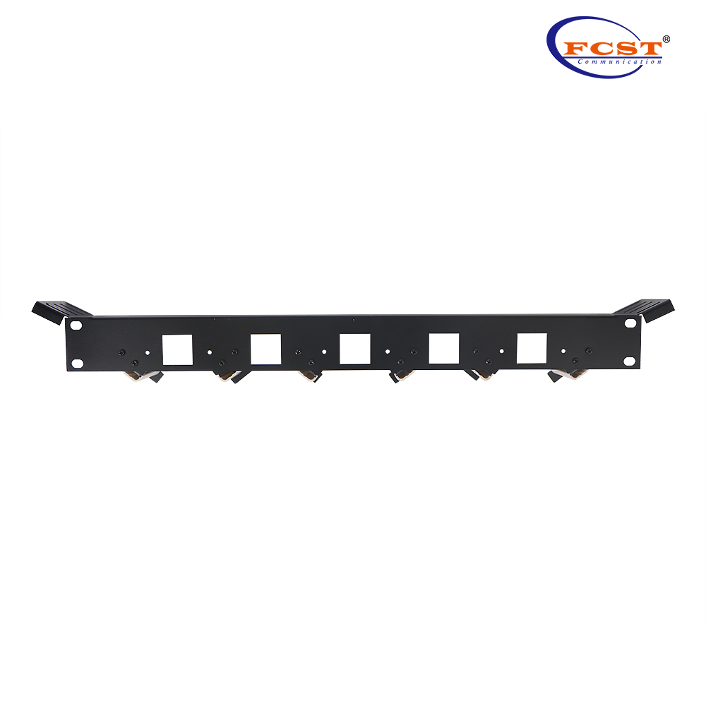 O organizador FCST-Horizontal 19 "e será instalado em 23 " "por adaptadores de dispositivo. eles. Ele tem uma fixação de velcro nas extremidades para os cabos. A barbatana frontal tem fins de identificação que o organizador possui orifícios frontais para a passagem de saltadores para a parte traseira do distribuidor. Inclui todos os fixadores necessários. "